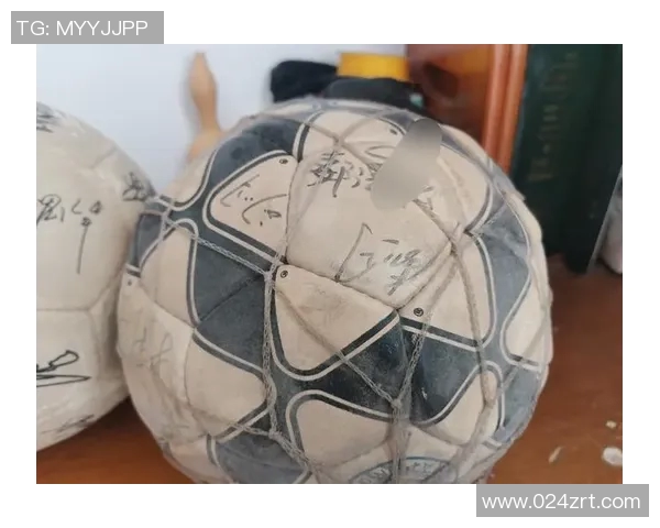 如何通过正确方式向足球明星索要手写签名的技巧与注意事项